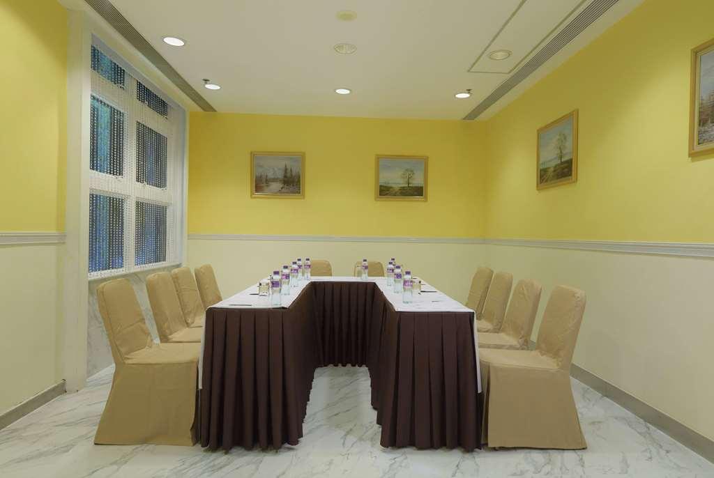 Khách sạn Ramada Grand View 4*